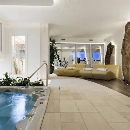 Vakantiehuis Relaxing Holiday Home, Quiet Location And Pool - What'app - 0049-1762-5840-693 - For Reservations!